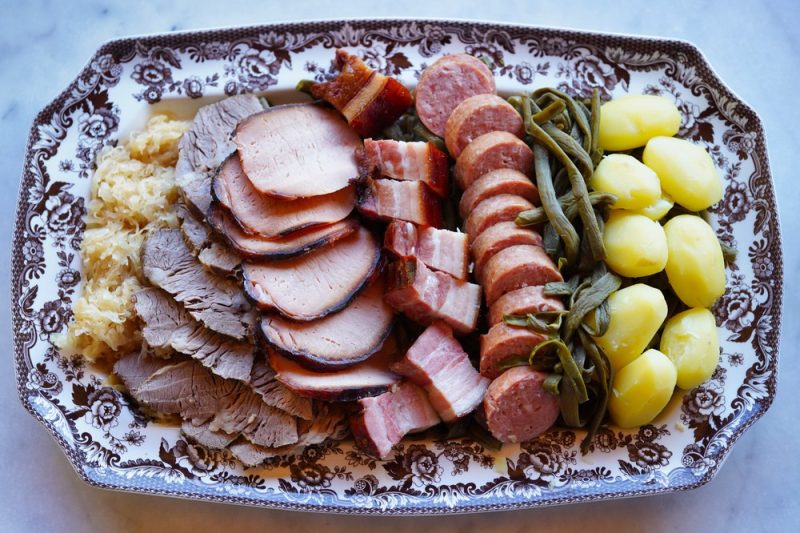 Bernerplatte غذاهای سوییسی را بهتر بشناسید آژانس مسافرتی توران تراول