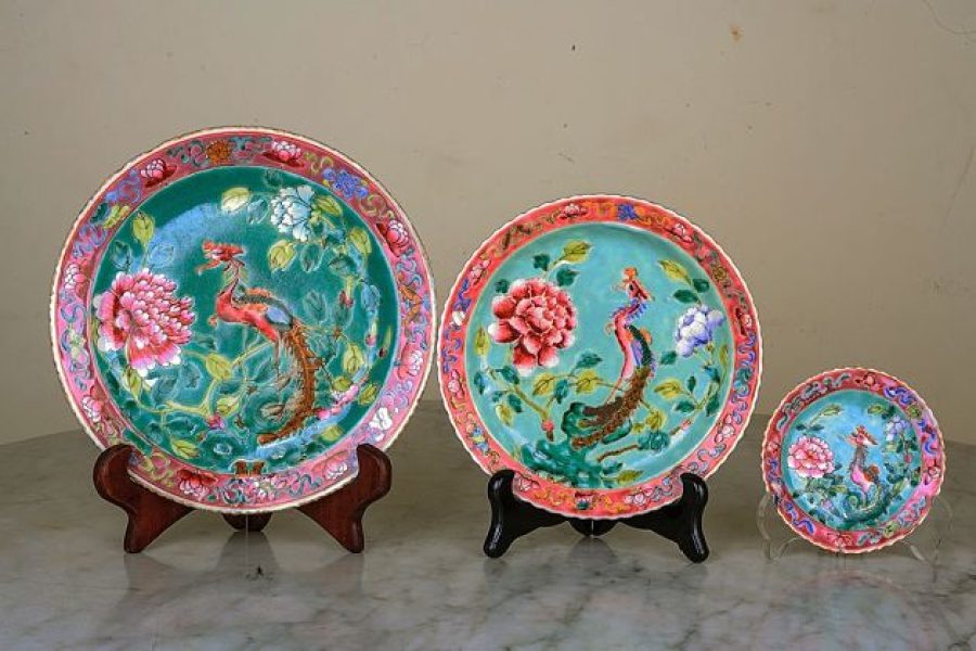 Peranakan-Porcelain-Best-Singapore-souvenirs