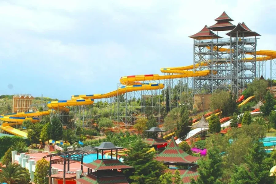 adaland-kusadasi-waterpark-aquapark-slides-fun-explore