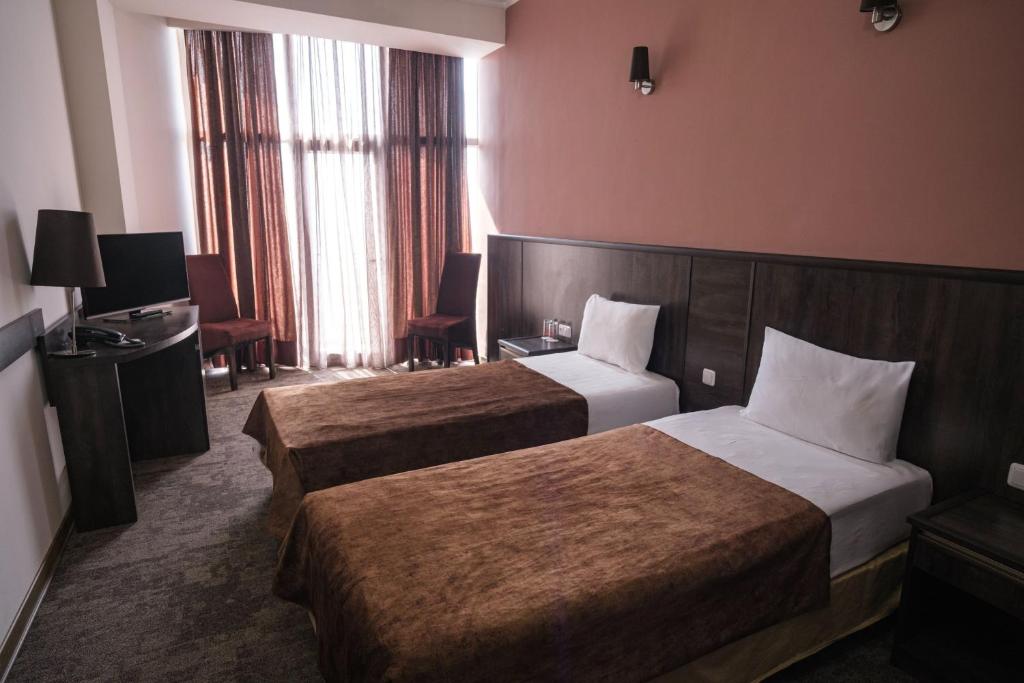 hotel REGINEH yerevan