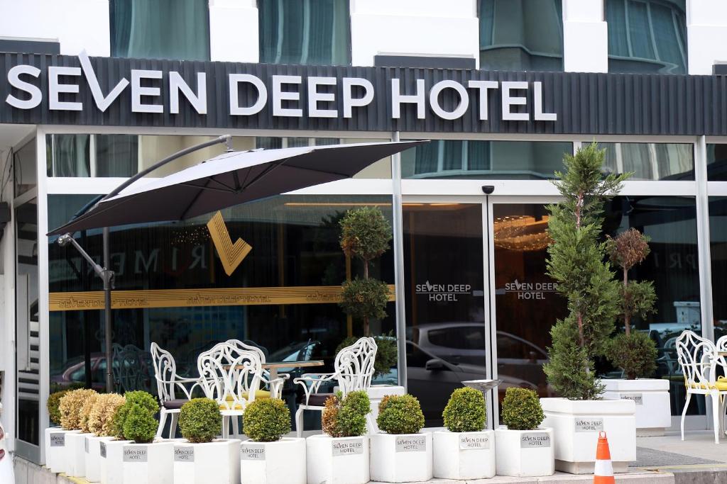 hotel Seven Deep